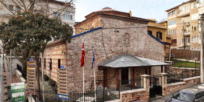 700 yıllık medresenin içerisine tuvalet ve mutfak yaptılar