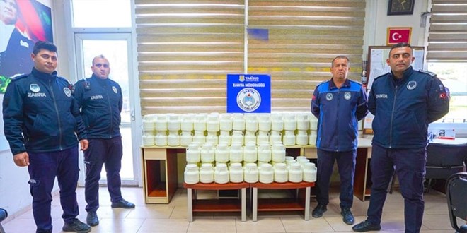 Tarsus'ta halk sağlığını tehdit eden bin 500 kilo peynir ele geçirildi