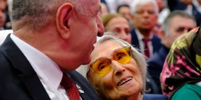 Ümit Özdağ'ın 90 yaşındaki annesi oğlunu Silivri'de ziyaret etti