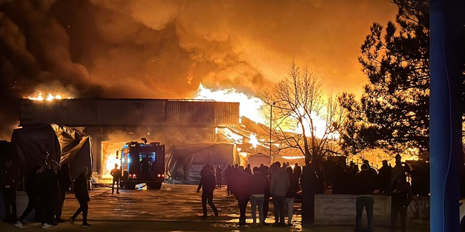 Vali Yiğitbaşı'ndan fabrika yangını açıklaması: Can kaybı yok