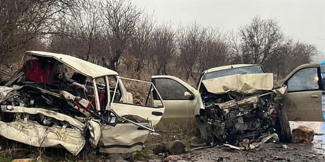 Kahramanmaraş'ta iki otomobil çarpıştı: 4 ölü