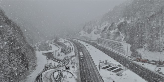 Bakanlık duyurdu: Ağır taşıtlara trafik yasağı kaldırıldı