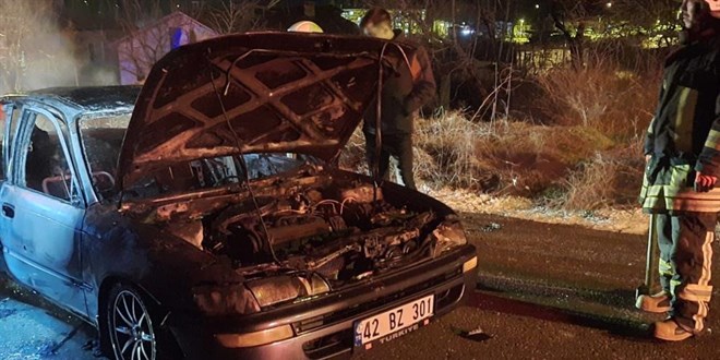 Otomobilde yangın çıktı: 1 kişi öldü, 2 kişi yaralandı