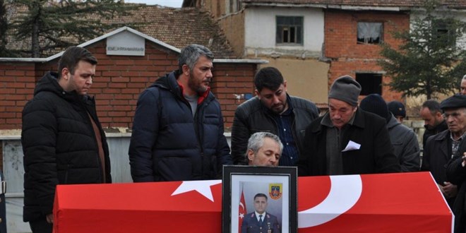 Arkadaşının silahıyla kendini vuran uzman çavuş toprağa verildi
