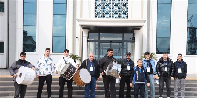 11 Ayın Sultanı için davulcular sokaklarda