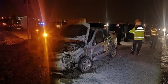 Osmaniye'de iki otomobil çarpıştı! 1 kişi öldü, 2 kişi yaralandı