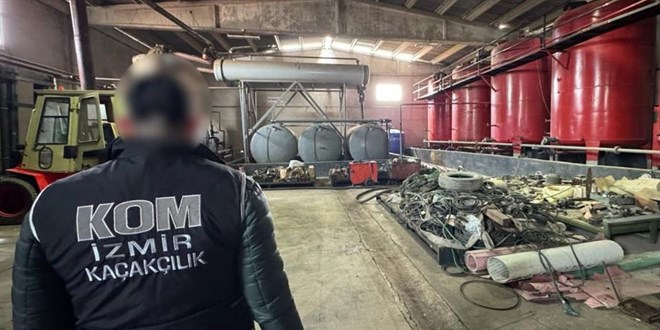İzmir'de tonlarca kaçak akaryakıt ele geçirildi