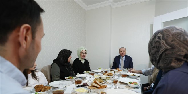 Erdoğan Ankara'da bir ailenin iftar sofrasına konuk oldu