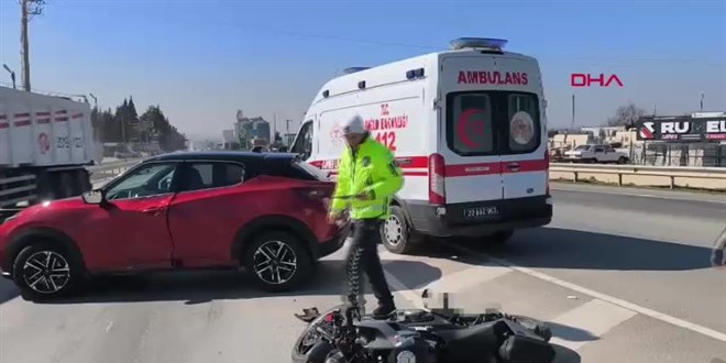 Otomobille çarpışan motosikletin ehliyetsiz ve kasksız sürücüsü ağır yaralandı