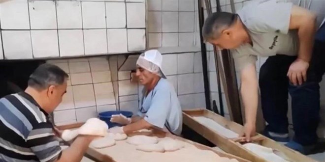 Terlik ve çorapla pide tezgahında gezdi! 105 bin lira cezayı yedi