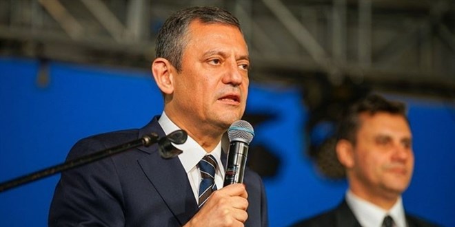 Özgür Özel'den enflasyon mesajı: Emekli 14 bin, asgari ücretli 22 bin lirayla geçinmek zorunda