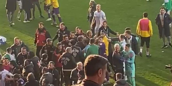 Eyüpspor-Konyaspor maçı kavga ile sonuçlandı