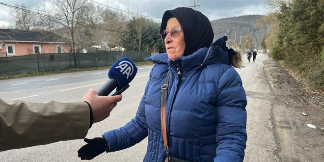 Başıboş köpeğin saldırdığı yaşlı kadın, sokağa sopayla çıkıyor