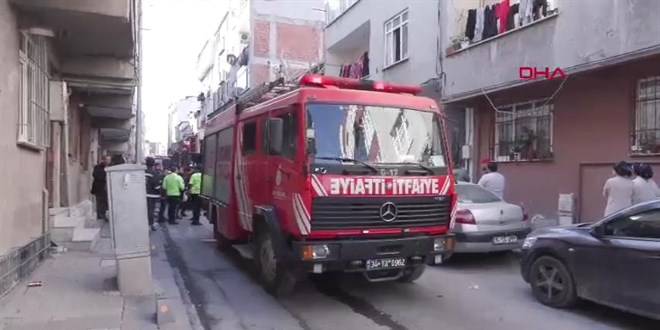 Bağcılar'da 4 katlı binada yangın: 1 ölü