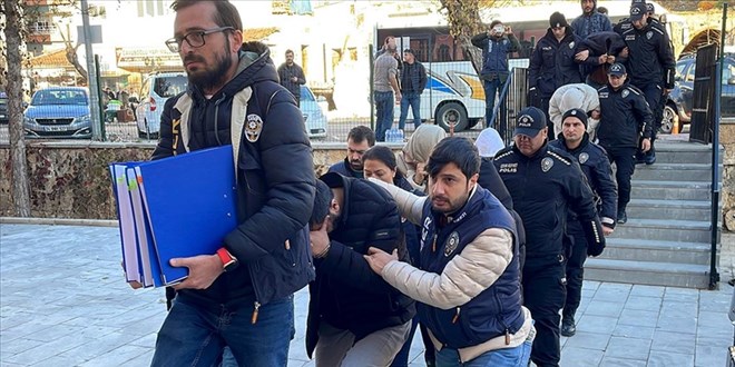 İki büyükşehirde kargo dolandırıcılığı operasyonu: 12 gözaltı