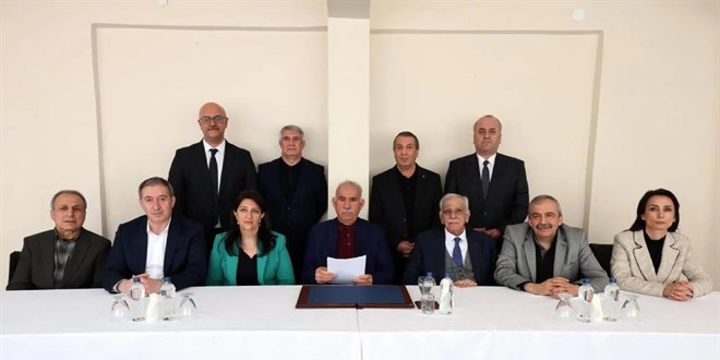 AK Parti DEM'den 50 maddelik yol haritası isteyecek