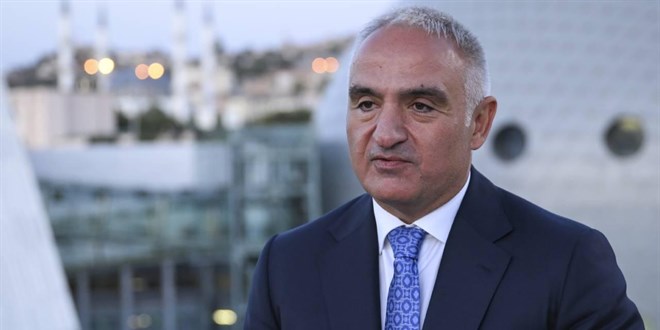 Bakan Ersoy, restore edilen Şehzade Korkut Camii'nde incelemelerde bulundu