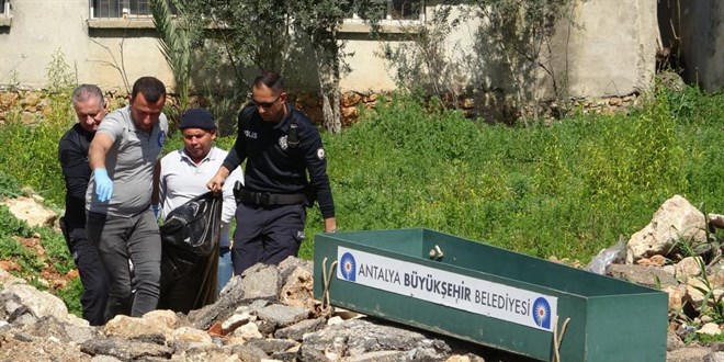 Cezaevinden izinli çıkan genç kadın boş arazide ölü bulundu