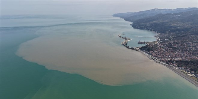 Kastamonu'da denizin rengi kahverengiye döndü