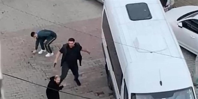 Servis şoförünü kuzenine vurdurdu