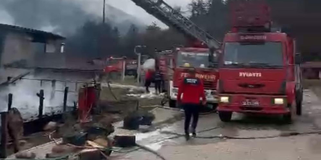 Bolu'da dün faaliyeti durdurulan otelde yangın