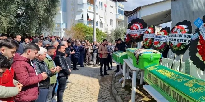 İtfaiyecinin yangında ölen eşi ve 2 çocuğu toprağa verildi