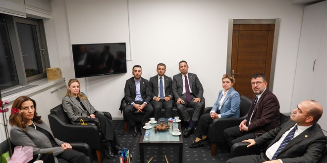 Üç siyasi partiden CHP'ye destek ziyareti