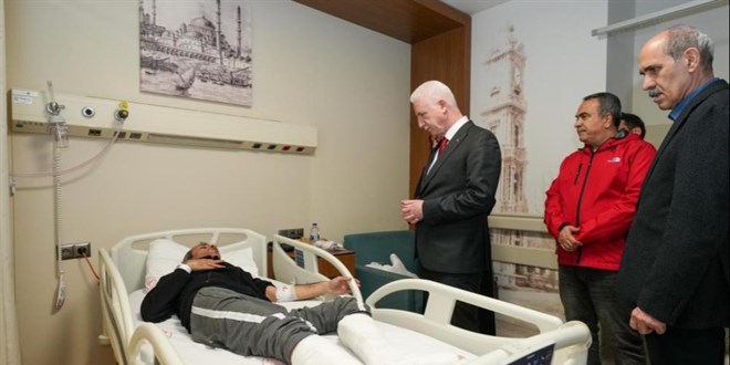İstanbul Valisi depremde yaralananları ziyaret etti