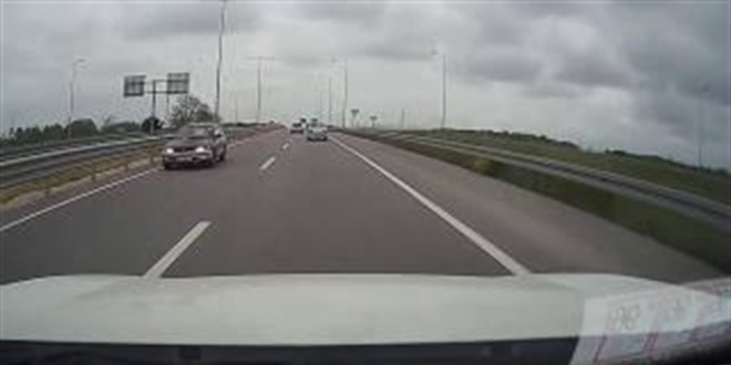 Ters yönde giden araç tehlike saçtı