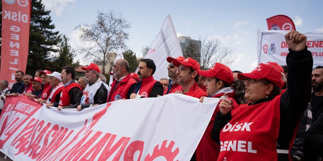 Ekonomi yönetimi, 1 Mayıs Emek ve Dayanışma Günü'nü kutladı