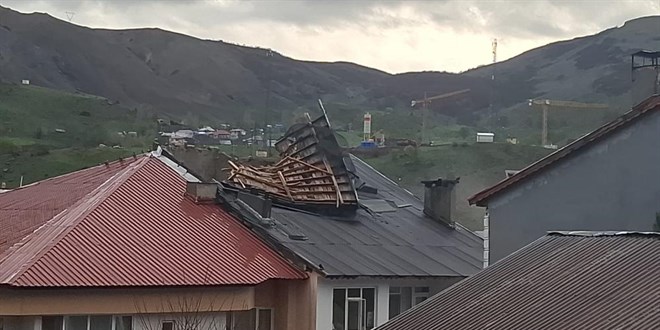 Tunceli'de Fırtına: Çatılar Uçtu, Ekipler Harekete Geçti