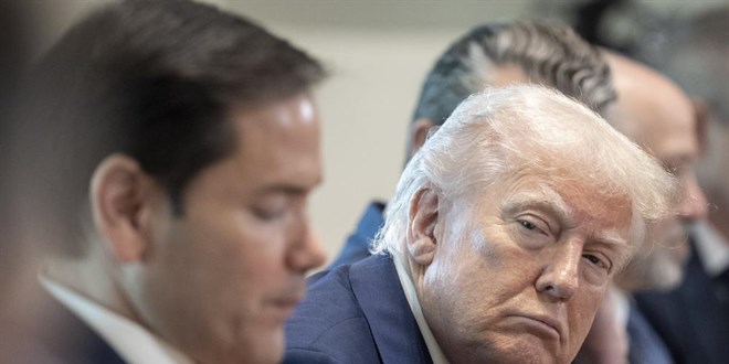 Trump: İran'dan petrol alan ülkelere yaptırım uygulanacak