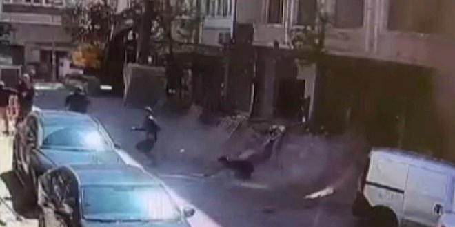 3.7'lik Depremde Balkon Çöktü: Bir Kişi Yaralandı