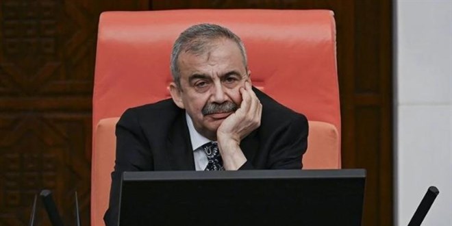 Sırrı Süreyya Önder'in vasiyeti: Tabutumun ardından oku