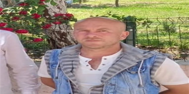 Kamyondan boşaltmaya çalıştığı tomrukların altında kalıp öldü