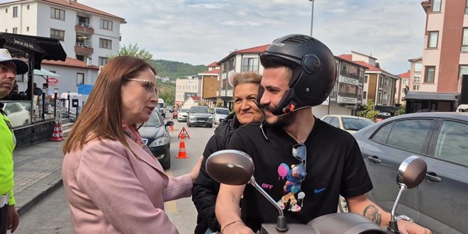 Kasksız yolcu, uygulama yapan valiye yakalandı