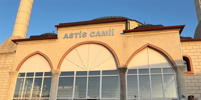 Öğle namazını kıldırdı, kalp krizi geçirip hayatını kaybetti