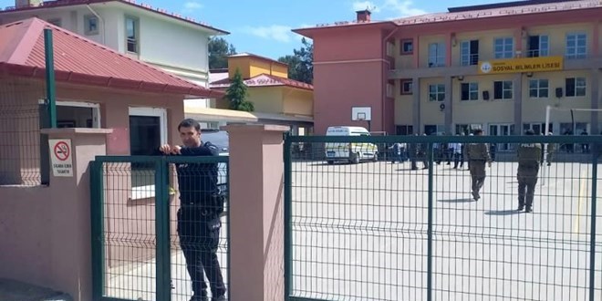 Eski Mahkum Liseyi Bastı! İki Kişi Hayatını Kaybetti