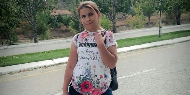2 çocuk annesi kazada öldü, sürücü kaçtı