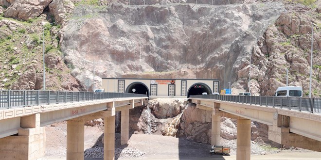Van-Hakkari Arası Yeni Tünellerle Trafik Güvenliği Arttı