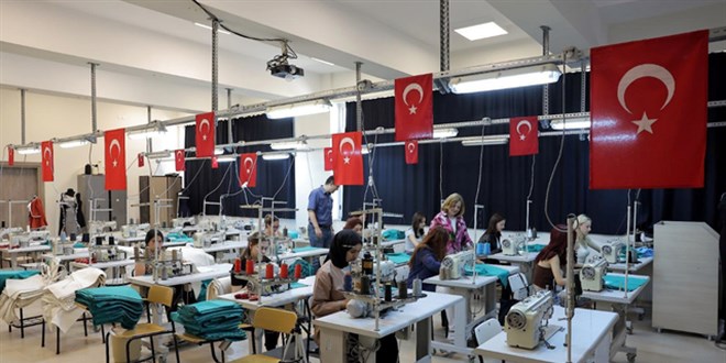 Ameliyathanelerin tekstil ürünleri üniversite öğrencilerinin elinden çıkıyor