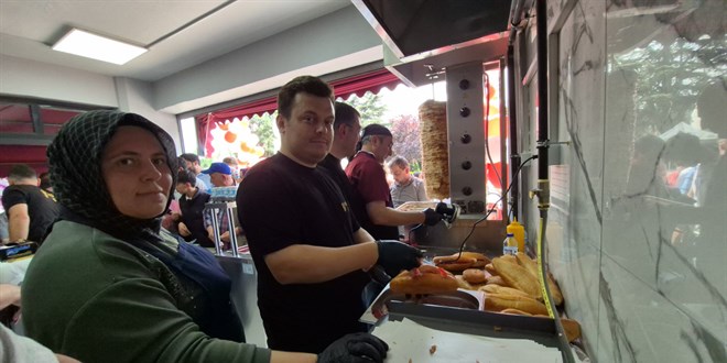 1 TL'lik Döner Ayran Kampanyası İzdihama Neden Oldu