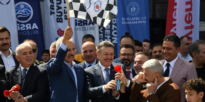 Bakan Uraloğlu, Bisiklet Yarışlarının Startını Verdi