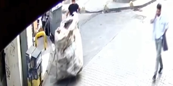 Fatih'te Kuyumcuda 200 Bin Dolarlık Pırlanta Çöpe Atıldı