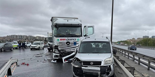 Avcılar'da Zincirleme Kaza Ulaşımı Aksattı