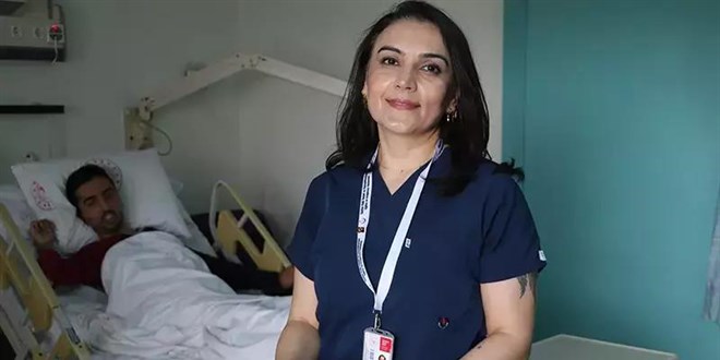 Sibel Hemşire, hastalara sesiyle deva oluyor