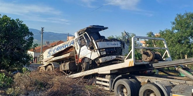 İş makinesini deviren sürücü faciayı engelledi