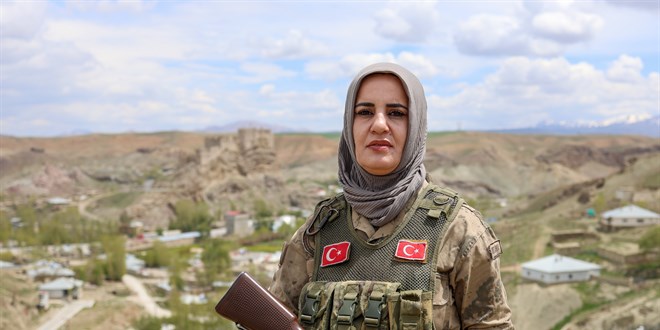 Üç Çocuk Annesi Korucudan Vatan Nöbeti!