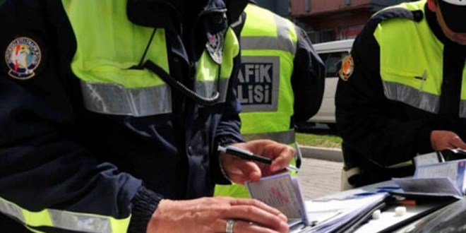 Düzce'de Trafik Denetimlerinde 240 Araç Trafikten Men Edildi