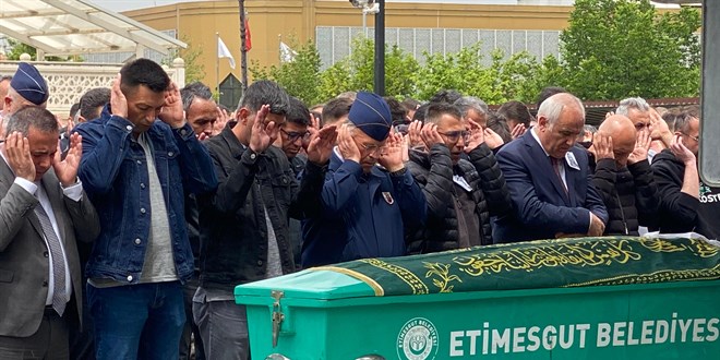 Trafik Kazasında Öğretmen ve Oğlu Hayatını Kaybetti